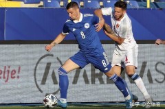 天王山对决！10人巴西主场2-1逆转阿根廷，内马尔独造两球